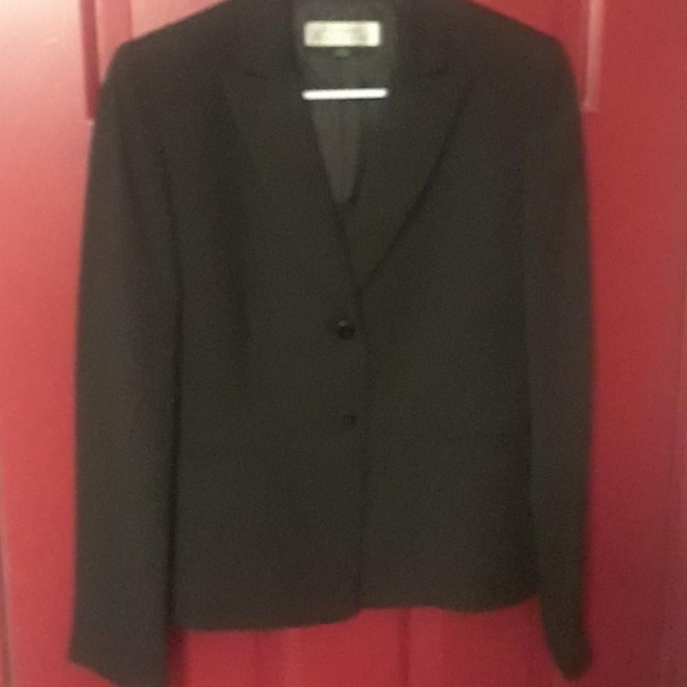 Tahari skirt and blazer set